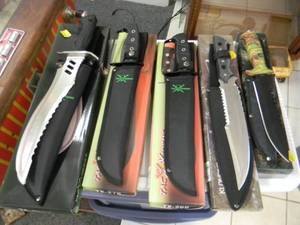 FANTASTIC KNIFE COLLECTION - NEW IN BOX - PLEASE SEE ALL PICTURES - PLEASE BRING YOUR OWN PACKING AND HELP IF NEEDED
