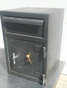 Drop box Safe Unit with keys.