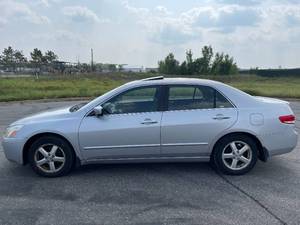 lot 12 image: 2003 Honda Accord EX - 1 OWNER