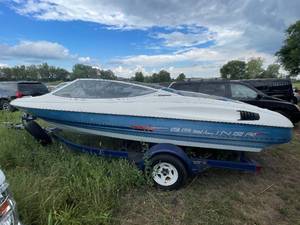 lot 14 image: 1992 Bayliner Capri Boat