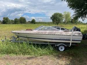 lot 15A image: 1984 Bayliner Capri Boat