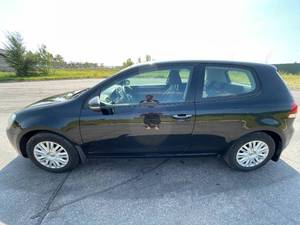 lot 22 image: 2010 Volkswagen Golf 2.5L - 1 OWNER