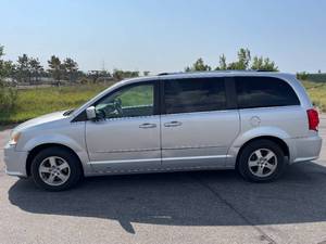 lot 18 image: 2011 Dodge Grand Caravan Crew
