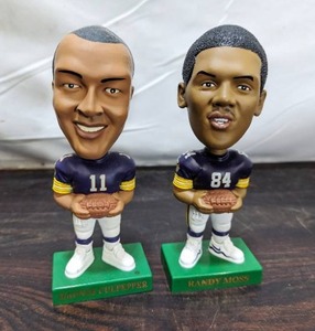lot 10 image: Daunte Culpepper & Randy Moss Bobbleheads