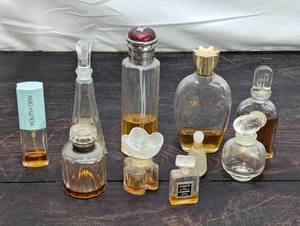lot 28 image: 10 Vintage Perfume bottles