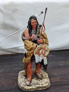lot 32 image: Vintage Original Monfort Sculpture