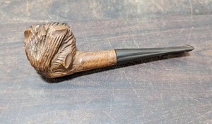 lot 40 image: Vintage Hand Carved Briar Pipe