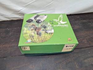 lot 1 image: Swarovski Optik 8x30W Binoculars