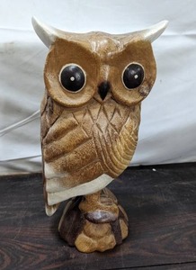 lot 69 image: Vintage Wooden Hand Carved Owl Figurine