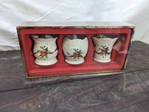 lot 82 image: Lenox Holiday Tartan Votives Set