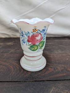 lot 96 image: Hand Painted Bristol Vase