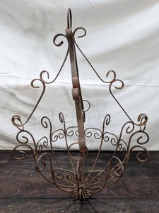 lot 115 image: Vintage Wrought Iron Plant Hanger