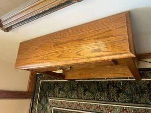 lot 5 image: Entryway Table
