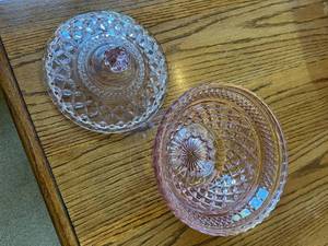 lot 26 image: Pink Wexford Pattern Anchor Hocking Candy Dish