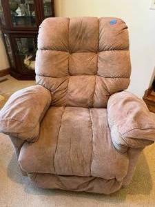 lot 37 image: Matching Recliners, Unknown Brand