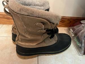 lot 17 image: Mens Size 13 Sorel Boots, Buffalo Made in Canada