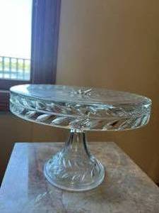 lot 46 image: Gorgeous Cake Stand