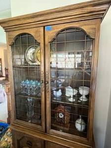 lot 76 image: Lighted Hutch, Hutch only, contents not included.