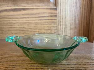 lot 53 image: Fostoria Lafeyette Sauce Bowl 6 handle to handle 4.5 base
