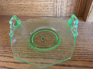 lot 54 image: Cambridge Glass Uranium BonBon Dish 7