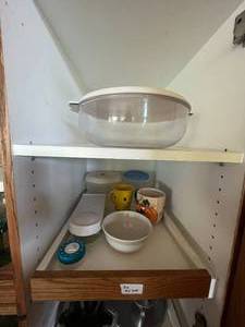 lot 90 image: Lot of Misc. Kitchen Items as pictured.