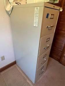 lot 111 image: 4 Drawer Office Max File Cabinet with Key