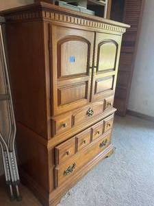 lot 92 image: Beautiful Armoire