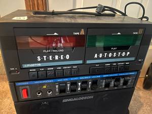 lot 137 image: Singalodeon Kareoke Machine
