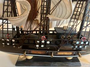 lot 200 image: Model Sailboat 11.5x14