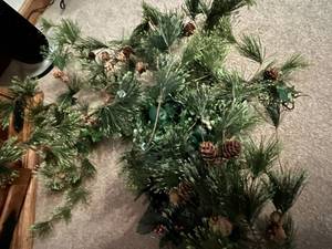 lot 207 image: Holiday greenery