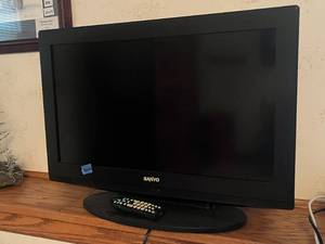 lot 209 image: Sanyo Tv 26x19 outside dimension screen size 23 wide and Emerson VCR