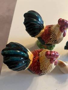 lot 230 image: Rooster including salt and pepper shaker