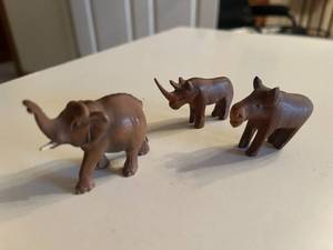 lot 235 image: Petite Wooden Animal Set 1x1.5 Elephant is missing tusk