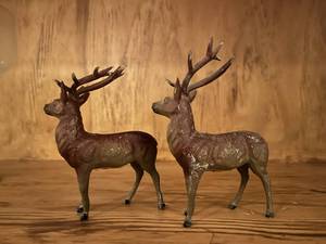 lot 272 image: Pair of elk figurines souvenirs from Bemidji MN