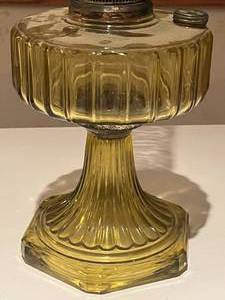 lot 276 image: 24 vintage oil lamp