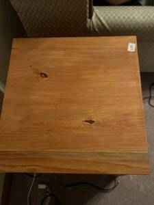lot 289 image: Pair of storage end tables with contents 20x19x24