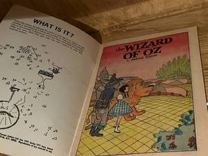 lot 327 image: 1971 wizard of oz comic