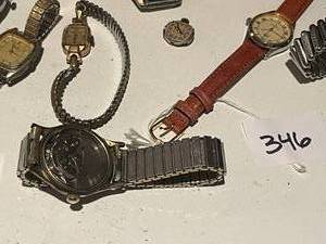 lot 346 image: Lot of watches and watch parts.
