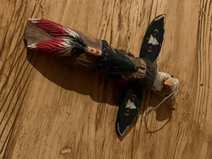 lot 359 image: Lot of canoes and totem, birch bark canoe