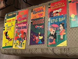 lot 353 image: 13 1970s Comic Books - Daffy Duck, Porky Pig Underdog, Tweety & Silvester, Pink Panther and more.
