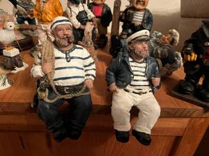 lot 379 image: Tote of Nautical Figurines