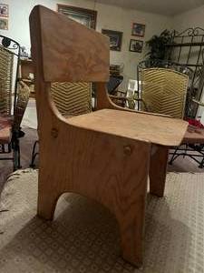 lot 383 image: Small childs wooden chair, 16.5