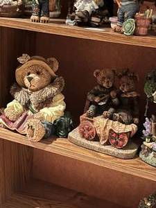 lot 395 image: lot of bear figurines and dcor