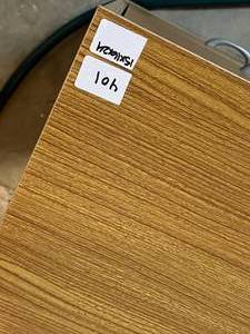 lot 401 image: 2 drawer file cabinet. 24x15x16