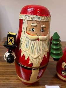 lot 430 image: Nesting Santas