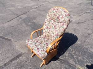 Rocking Chair with pad
