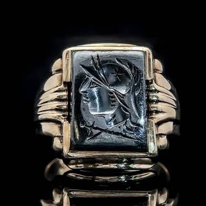 Gents Roman Conquistador Ring, Cameo Tablet Scroll in Lustrous 10.6 GRAMS of Yellow Gold.