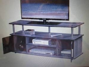 lot 27 image: Convenience Concepts Designs2Go Mon...