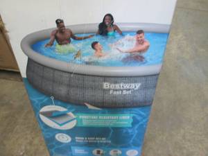 lot 81 image: 15 ft Bestway Fast Set Pool open bo...