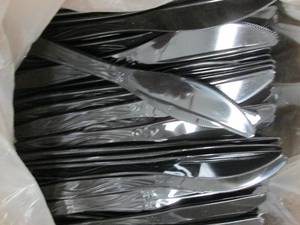 lot 90 image: Case of 1000 Sysco Black Plastic Kn...